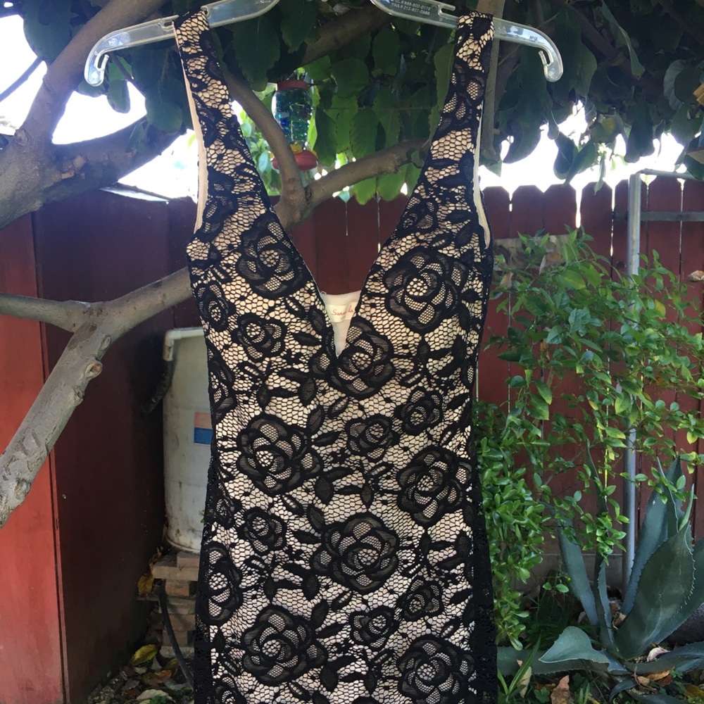 🖤👗 Like new! - Picture 2 of 5